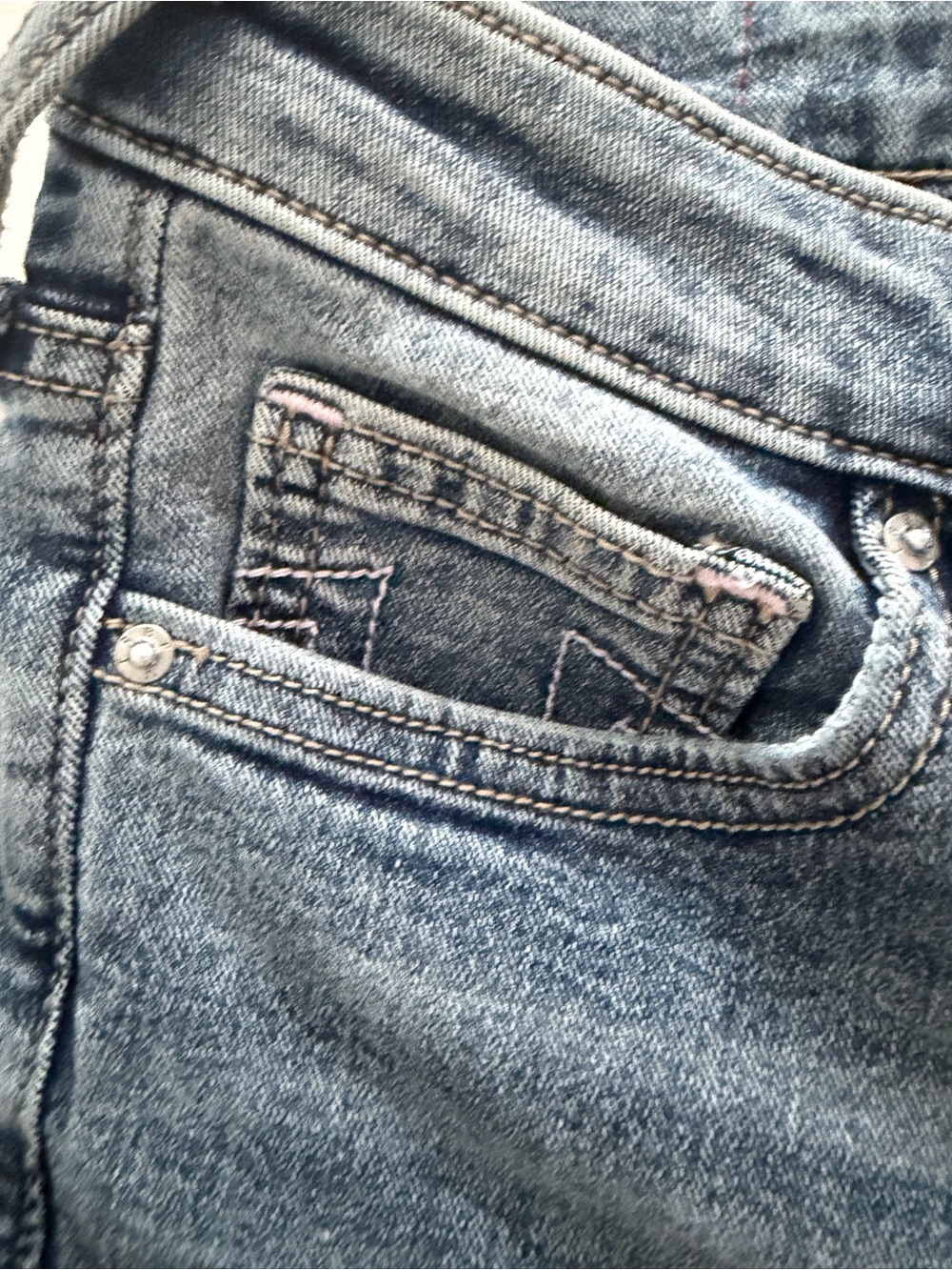 True Religion Women’s Mid-Rise Billie Straight Leg Light Wash Jeans Size 27 - Picture 13 of 16